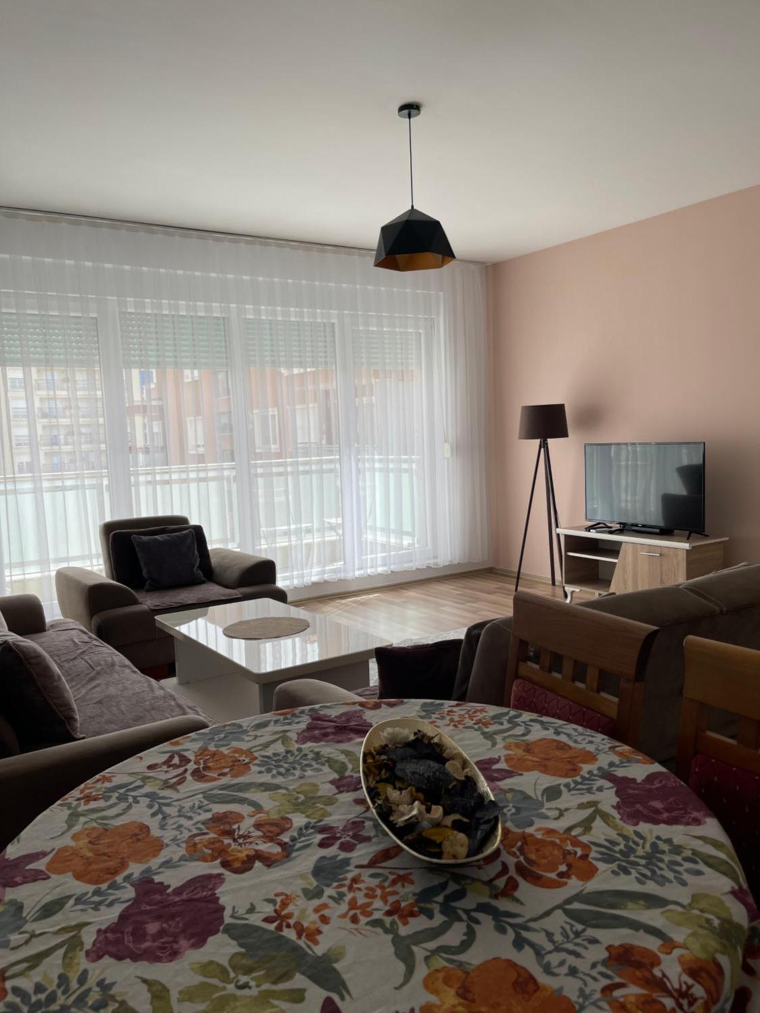 Entire Apartment - Near The Center Pristina Exteriör bild